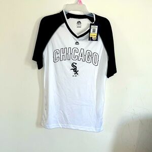 Chicago white Sox women’s  v neck short sleeves size M NWT